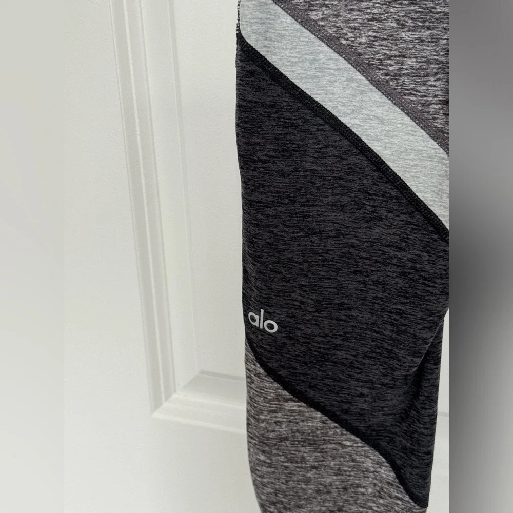 ALO yoga Leggings size Small AloSoft 7/8 grey colorblock